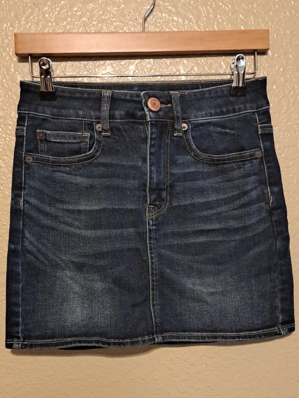 American Eagle Outfitters dark blue denim mini skirt. Size 2 Regular.